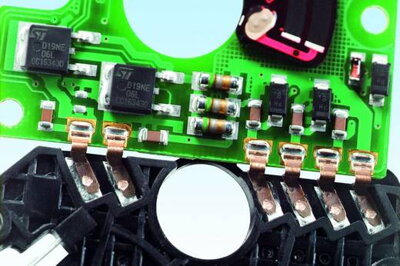 Spojení mezi elektronikou a motorem v sestavě senzor-aktuator