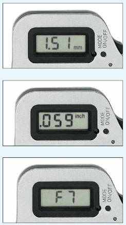 Multifunkční digitální displej se zobrazováním nastavení v mm a palcích nebo se srovnatelnými přepínatelnými polohami podle MIL/SAE AS22520